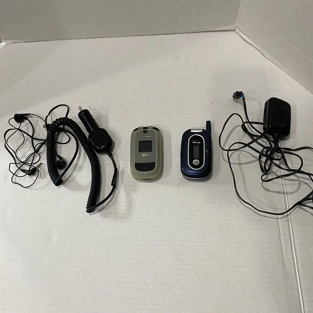 Verizon LG & Motorola Flip Phone W/ Accessories Pre Owned